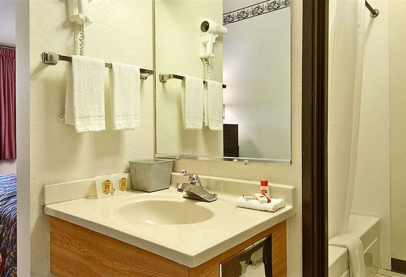 Hotel Super 8 Lodge  | Shreveport | Louisiana | United States 4