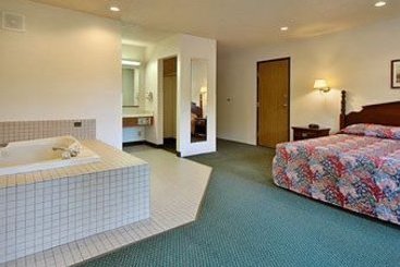 Super 8 Motel  | Burnham | Pennsylvania | United States 3