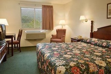 Super 8 Motel  | Burnham | Pennsylvania | United States 5