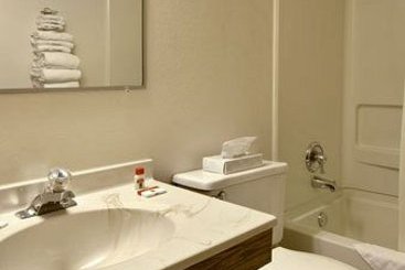 Hotel Super 8 Warren 