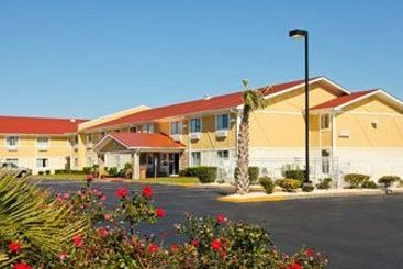 Motel Rodeway Inn & Suites Jacksonville  | Jacksonville | North Carolina | United States 1