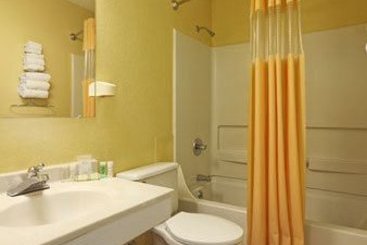 Motel Rodeway Inn & Suites Jacksonville  | Jacksonville | North Carolina | United States 8