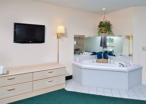 Motel Super 8 Markle  | Markle | Indiana | United States 11