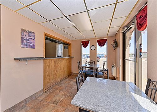 Motel Super 8 Dickinson ND  | Dickinson | North Dakota | United States 3