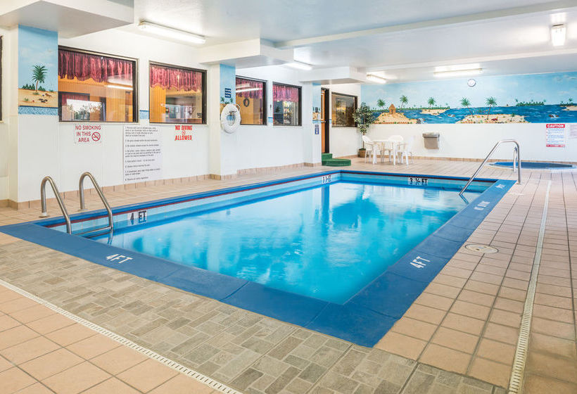 Hotel Super 8 Troy, IL St. Louis Area  | Troy | Illinois | United States 16