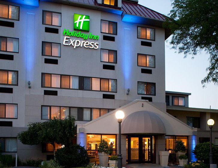 Hotel Holliday Inn Express Boston Massachusetts