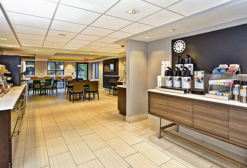 Hotel Holliday Inn Express Boston  | Waltham | Massachusetts | United States 17