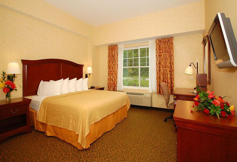 Quality Inn & Suites Evergreen Hotel  | Augusta | Maine | United States 3