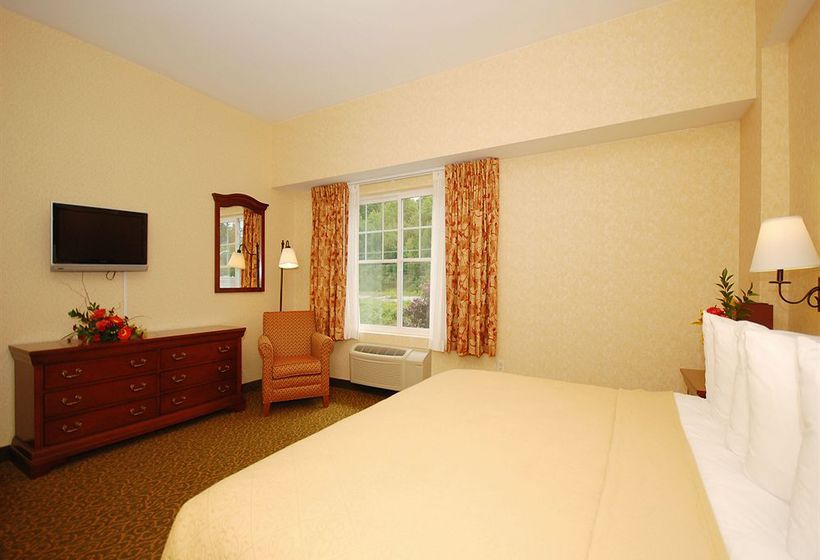 Quality Inn & Suites Evergreen Hotel  | Augusta | Maine | United States 6