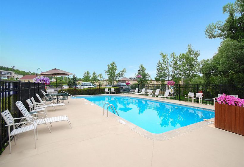 Quality Inn & Suites Evergreen Hotel  | Augusta | Maine | United States 8