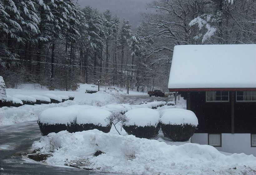 Swiss Chalets Village Inn 