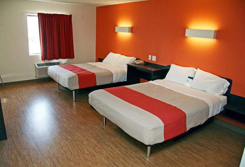 Hotel Camelot Inn & Suites  | York | Nebraska | United States 3