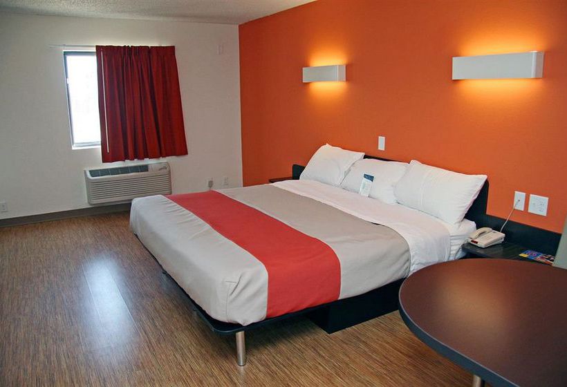 Hotel Camelot Inn & Suites  | York | Nebraska | United States 4