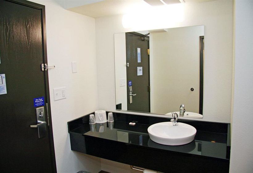 Hotel Camelot Inn & Suites  | York | Nebraska | United States 6