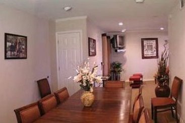 Hotel Vineyard Court Executive Suites  | College Station | Texas | United States 1