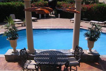 Hotel Vineyard Court Executive Suites  | College Station | Texas | United States 4