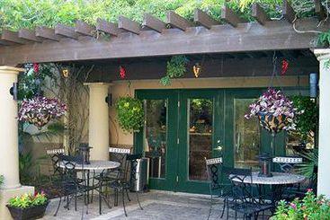 Hotel Vineyard Court Executive Suites  | College Station | Texas | United States 5