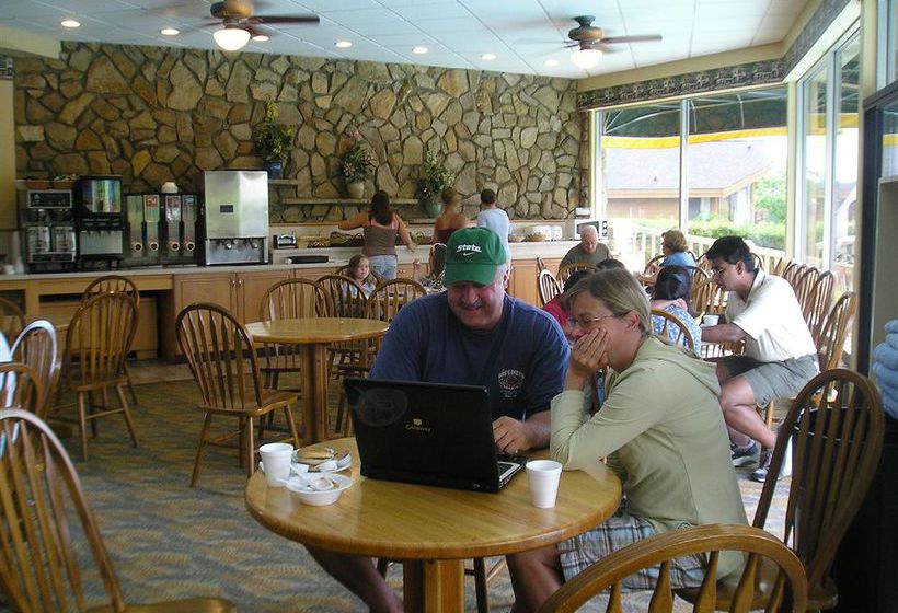 Hotel Weathervane Terrace Inn & Suites