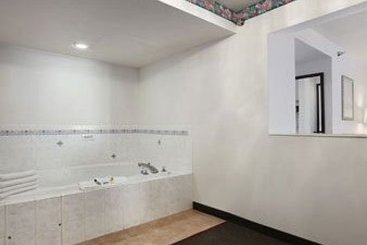 Hotel Wingate Inn  | Joliet | Illinois | United States 9