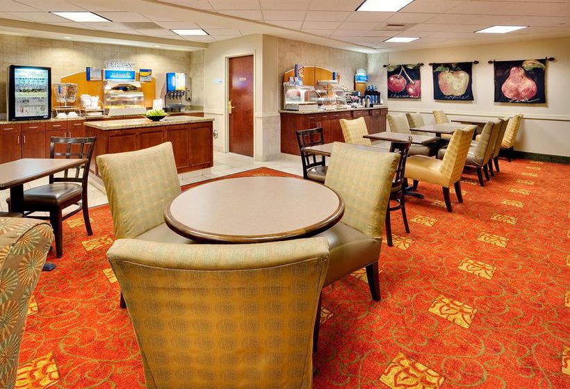 Hotel Holiday Inn Express Bradley Airport   | Windsor Locks | Connecticut | United States 9