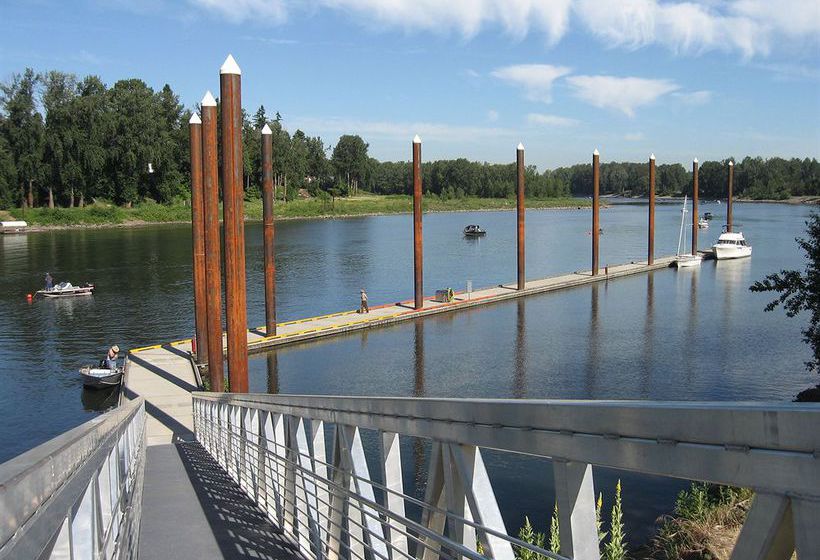 Best Western Plus Rivershore Hotel 