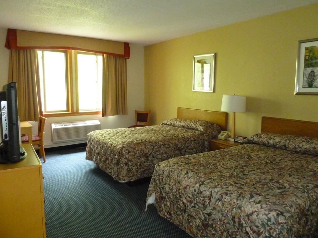Katahdin Inn & Suites | Millinocket 11