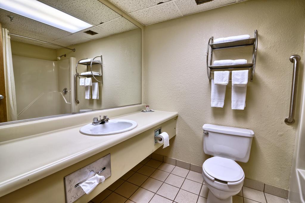 Katahdin Inn & Suites | Millinocket 13