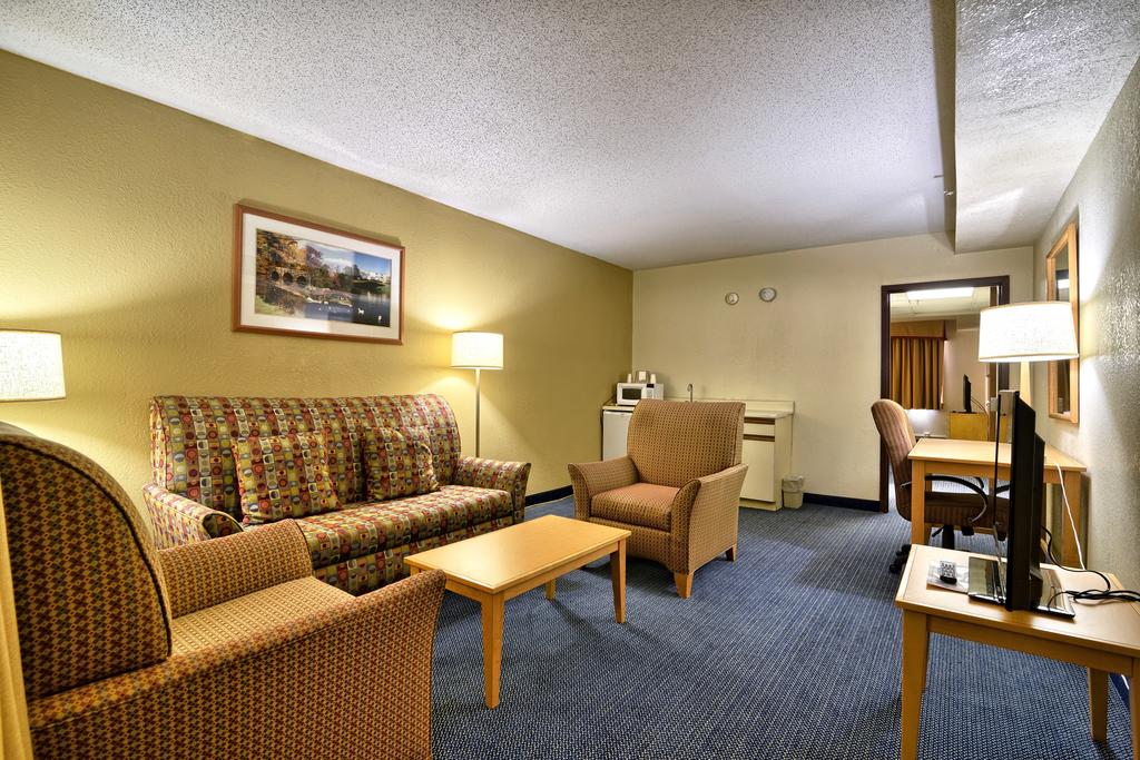 Katahdin Inn & Suites | Millinocket 15