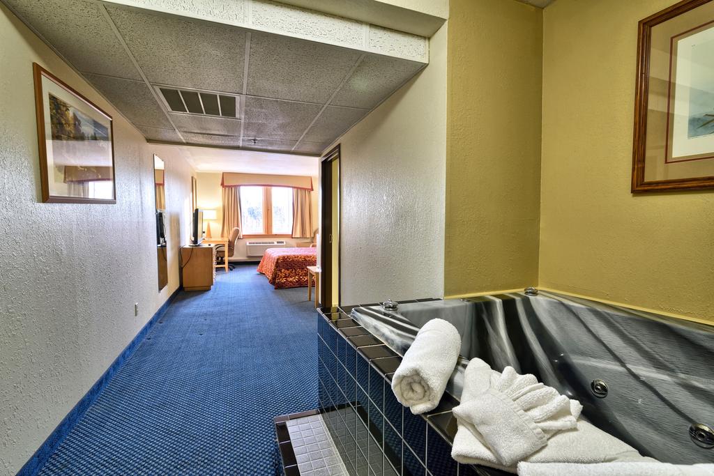 Katahdin Inn & Suites | Millinocket 16