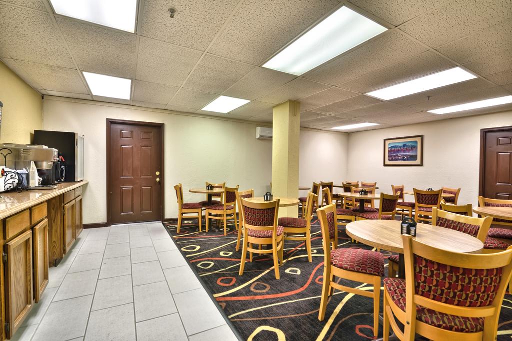 Katahdin Inn & Suites | Millinocket 19