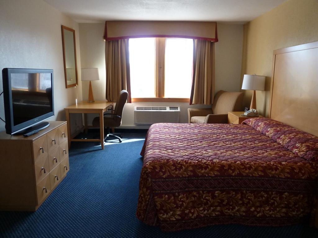 Katahdin Inn & Suites | Millinocket 7