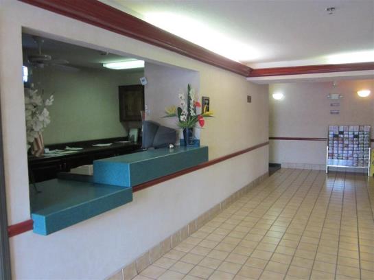 Hotel Country Hearth Inn - Monroe 