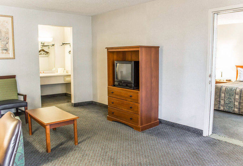 Hotel Econo Lodge & Suites Greensboro  | Greensboro | North Carolina | United States 19