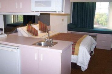 Microtel Inn & Suites Kansas City Airport  | Kansas City | Missouri | United States 10