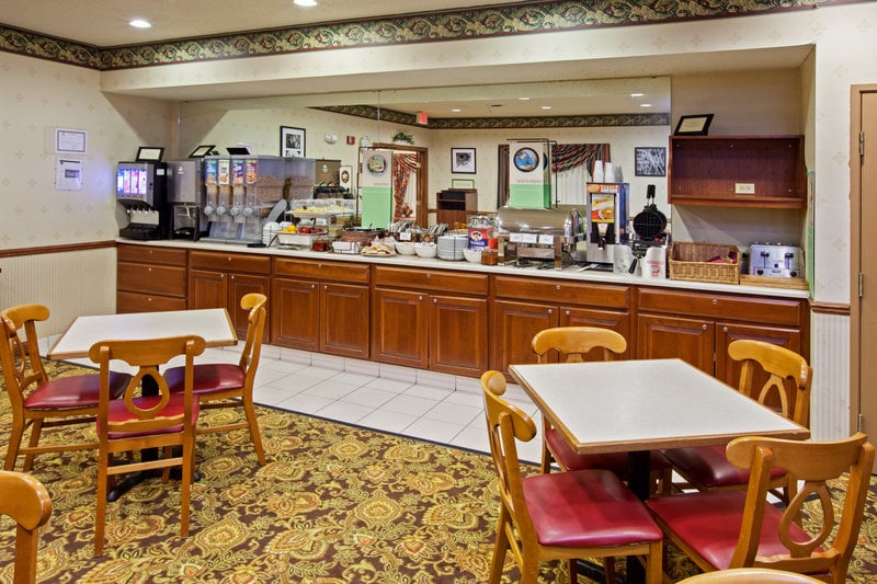 Hotel Country Inn & Suites BY Carlson Galesburg  | Galesburg | Illinois | United States 5