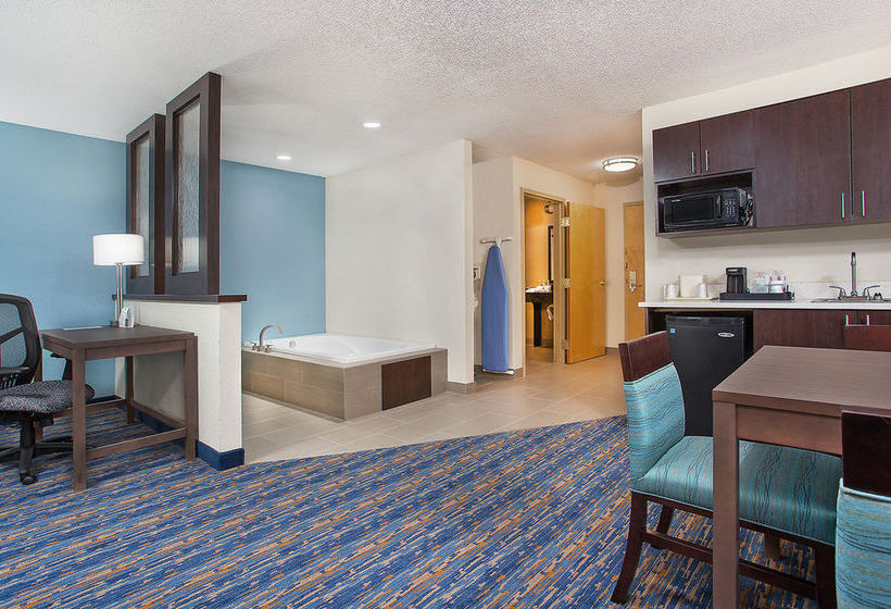 Hotel Comfort Inn & Suites Berea  | Berea | Kentucky | United States 17