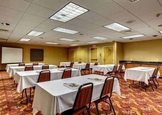 Hotel Comfort Inn & Suites York  | York | Pennsylvania | United States 13
