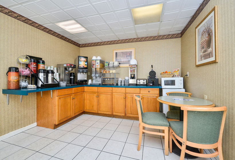 Hotel Howard Johnson Express Inn - Lenox  | Lenox | Massachusetts | United States 3