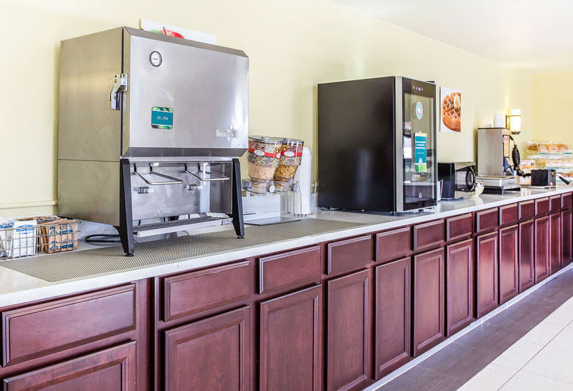 Hotel Quality Inn & Suites   | Walterboro | South Carolina | United States 18