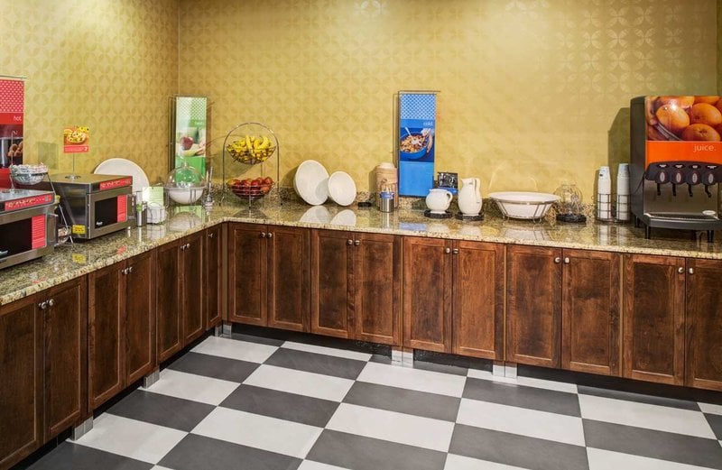 Hampton Inn & Suites Charlotte - Arrowood  | Charlotte | North Carolina | United States 18