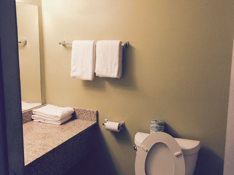 Colonial Motel & Spa  | Brattleboro | Vermont | United States 10