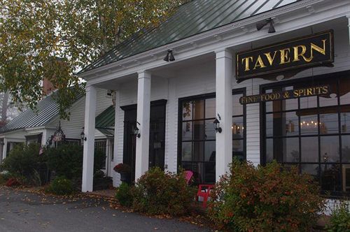 Colonial Motel & Spa  | Brattleboro | Vermont | United States 11