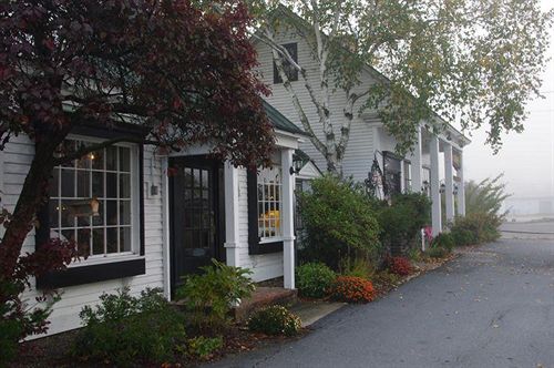 Colonial Motel & Spa  | Brattleboro | Vermont | United States 12