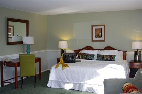 Colonial Motel & Spa  | Brattleboro | Vermont | United States 16