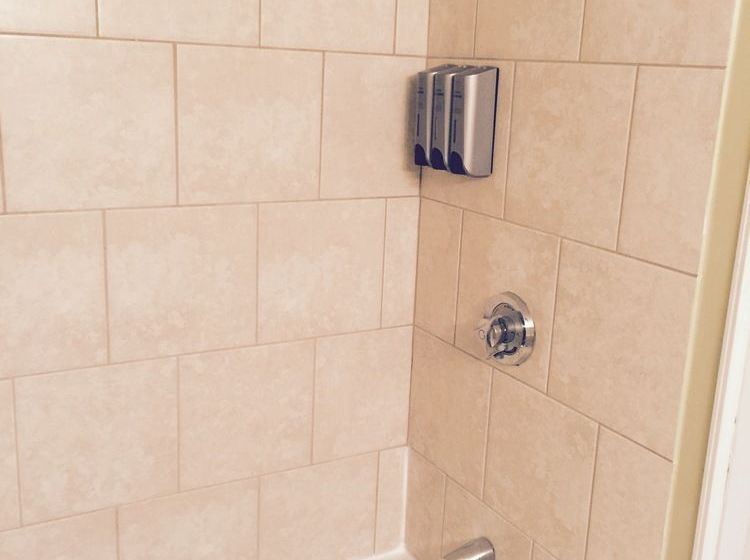 Colonial Motel & Spa  | Brattleboro | Vermont | United States 8