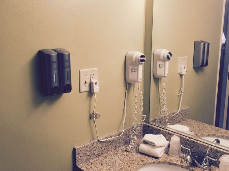 Colonial Motel & Spa  | Brattleboro | Vermont | United States 9