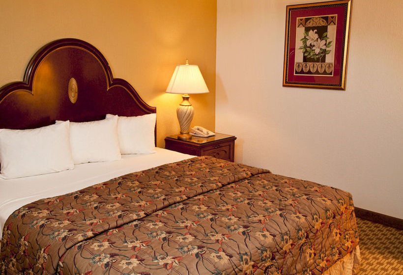 Hotel Golden Green Charlotte