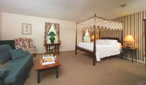 Hotel Tollgate Hill Inn 