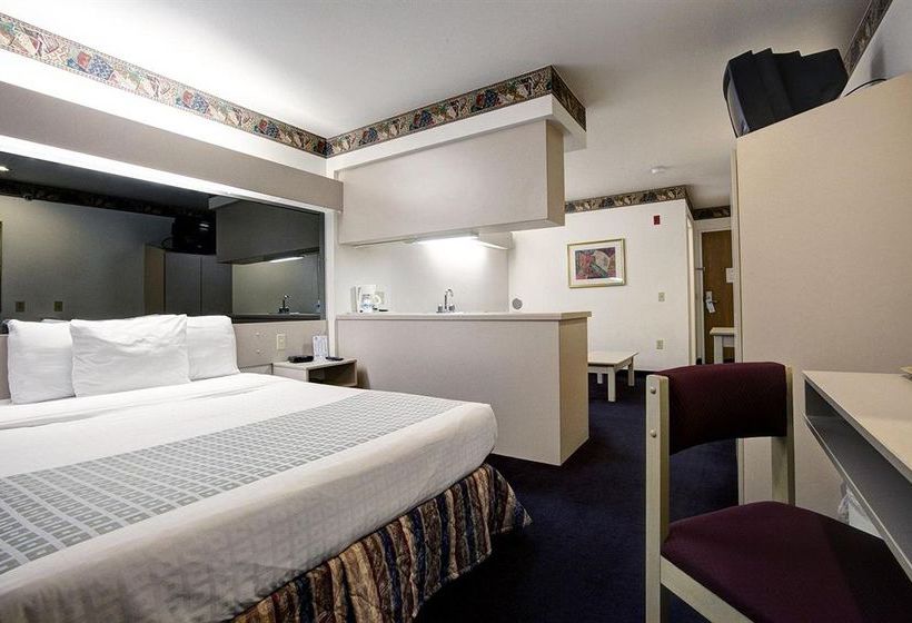 Microtel Inn & Suites Racine  | Racine | Wisconsin | United States 7