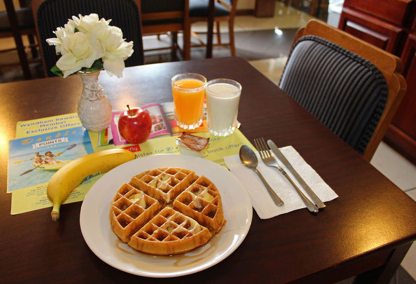 Hotel Baymont Inn & Suites Battle Creek Downtown  | Battle Creek | Michigan | United States 2